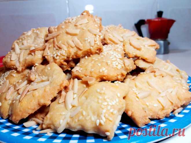 Вкусное хрустящее печенье к чаю,кофе, пиву. Рецепт печенья без сахара. Cегодня готовлю вкусное,хрустящее  печенье к чаю,кофе и даже к пиву.Печенье внутри получается очень нежное.Рецепт без сахара.Готовится очень просто, быстро и легко.ИНГРЕДИЕНТЫ:Мука – 180 -190 грСливочное масло – 180 грЯйцо – 1 штМайонез (сметана,натуральный йогурт,молоко) – 1 ч.л.Тертый...
