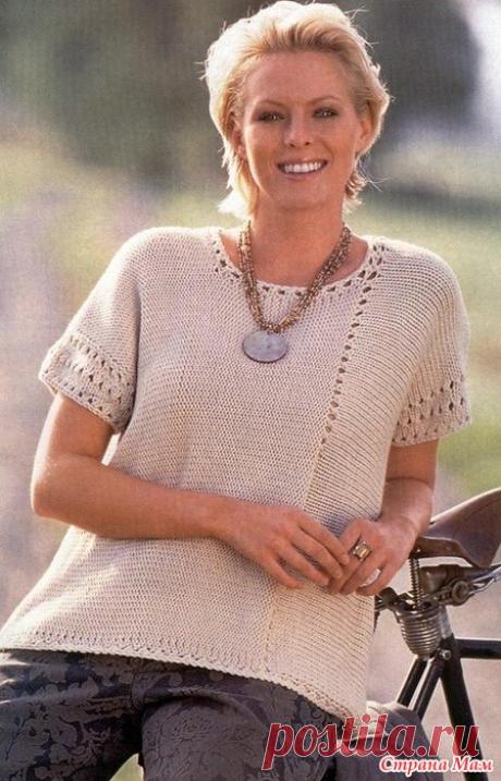 Летний джемпер с ассиметричной ажурной полосой.