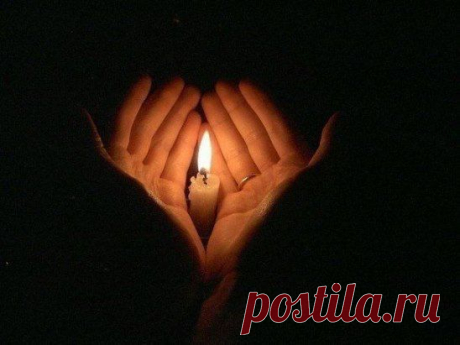 Тихо в церковь я зайду. За семью зажгу свечу. Тихо Бога попрошу: Береги их, я молю. А за себя я не прошу, да и просить не смею. Тебя, Господь, благодарю за всё, что я имею...Аминь