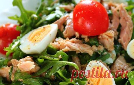 Салат с тунцом консервированным и рукколой