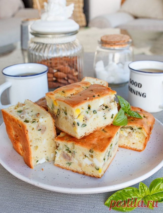 Заливной пирог с тунцом и зелёным луком