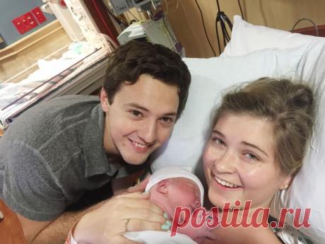 Гормон объятий, укрепляющий связь папы с младенцем В то время как любовь матери безусловна, ничто не может сравниться с заботой отца и состраданием по отношению к своим детям. Участие отца вносит значительный вклад в социально-психическое развитие и образование ребенка. Результаты исследований показывают, что отец уменьшает риск заболевания ребенка.