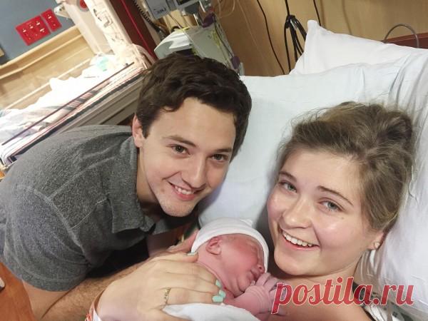 Гормон объятий, укрепляющий связь папы с младенцем В то время как любовь матери безусловна, ничто не может сравниться с заботой отца и состраданием по отношению к своим детям. Участие отца вносит значительный вклад в социально-психическое развитие и образование ребенка. Результаты исследований показывают, что отец уменьшает риск заболевания ребенка.