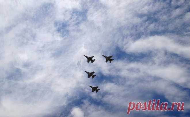 США направили эскадрилью F-16 в зону конфликта Израиля и ХАМАС. Эскадрилью истребителей F-16 направили в зону ответственности Центрального командования США на Ближнем Востоке, чтобы укрепить позиции страны для «сдерживания дальнейшей агрессии», сообщило Центральное командование США на странице в X (ранее — Twitter).
