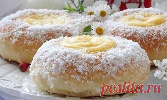 Булочки заварным кремом - это настоящее искушение, трудно удержаться, чтоб не съесть лишнюю булочку. Если вы еще никогда не делали их сами, срочно попробуйте.