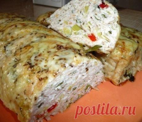 Мясной батон 

Это совершенно простое, вкусное и беспроигрышное блюдо! 
Особенно , когда лень возиться с котлетами! 
И к тому же этот батончик отлично смотрится и на праздничном столе. 

А уж сколько вкусных фантазий можно воплотить! 

Готовим: 
1,5 куриного фарша + 1 яйцо и 1 желток + мелко порезанные сладкий перец 
и лук порей + измельчённые зелень и репчатый лук + соль и молотая смесь разноцветных перцев. 

Хорошо вымешать и разложить в формы. 
Накрыть бумагой для выпеч...