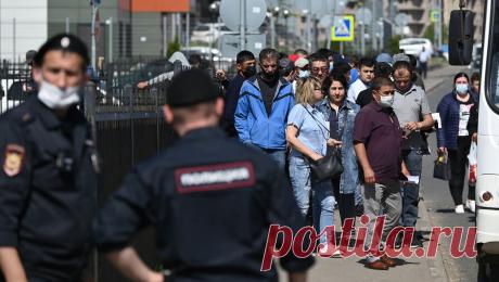 Россия предоставила убежище сотням граждан недружественных стран. Российские власти предоставили временное убежище более 400 гражданам недружественных государств, которые сделали выбор в пользу культурных ценностей РФ. Об этом сообщает РИА Новости со ссылкой на пресс-центр Министерства внутренних ...