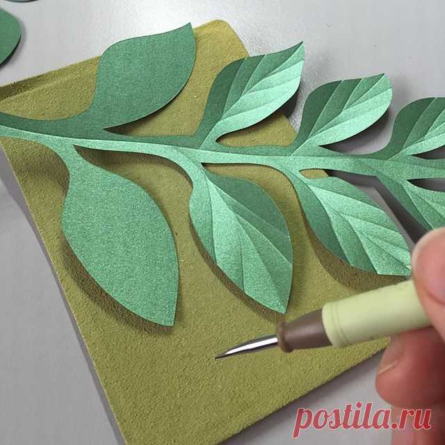 Preparing for tomorrow event styling. Lots of paper leaves to cut and to shape today...
🌿🌿🌿🌿🌿🌿🌿🌿🌿
