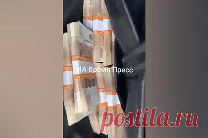 Российский экс-военком похвастался пистолетом и «полным портфелем бабла» и попал на видео