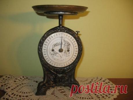 Старинные весы 
Уникальные, коллекционные весы сделаны из чугуна, вес - 1 кг. Присутствуют украшения в виде орла, сделаны в Германии в начале ХХ века. Имеется подпись Hella. Сделаны с эмали и латуни.