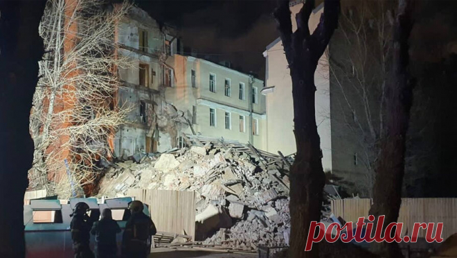 Жильцы обрушившегося в центре Петербурга дома рассказали, что власти района тянули с ремонтом. Житель обрушившегося в Петербурге дома рассказал "Газете.Ru", что за несколько дней до ЧП в здании прорвало трубу и обрушилась стена. По словам Николая, дом на Гороховой улице несколько лет находится в критическом состоянии, но ...