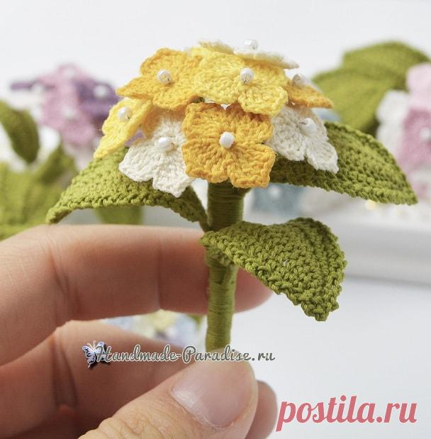 Цветочная брошь «Гортензия» крючком