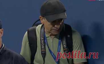 Спровоцировавшего Медведева фотографа выгнали с US Open. Фотографа, имя которого не сообщается, вывели под охраной из комплекса, где проходит US Open