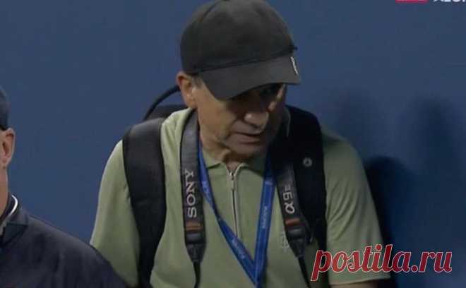 Спровоцировавшего Медведева фотографа выгнали с US Open. Фотографа, имя которого не сообщается, вывели под охраной из комплекса, где проходит US Open