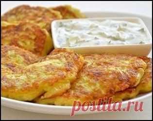 Оладьи из кабачков с сыром и чесноком.