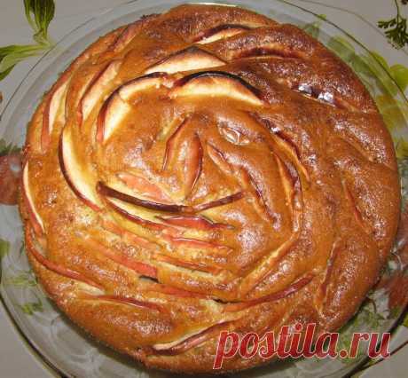 Лучшие рецепты шарлотки на кефире: с яблоками, маслом, манкой, на сметане, с вишней, в духовке, мультиварке