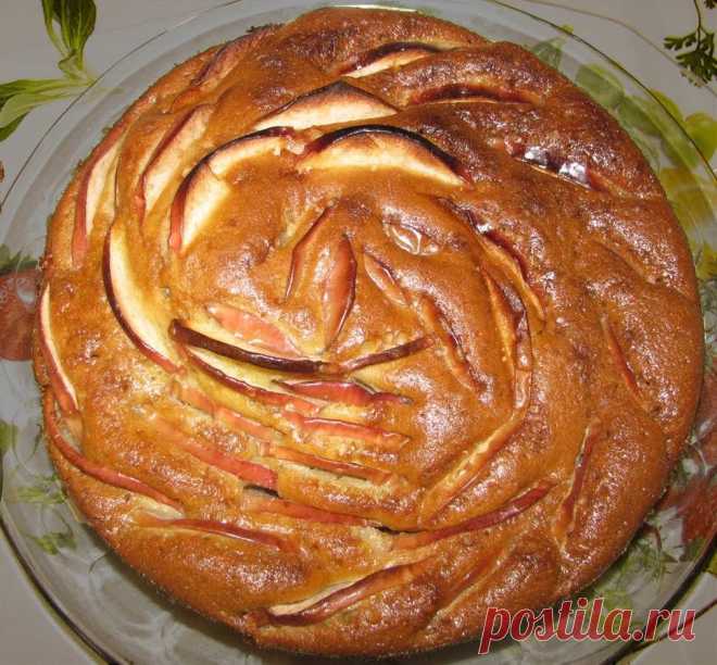 Лучшие рецепты шарлотки на кефире: с яблоками, маслом, манкой, на сметане, с вишней, в духовке, мультиварке