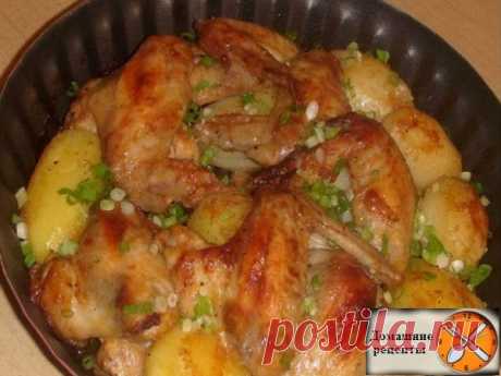 Крылышки запеченные с картошкой.