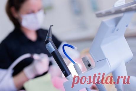 В Петербурге 86-летняя женщина пришла к стоматологу и сломала руку. В Санкт-Петербурге 86-летняя женщина пришла к стоматологу и получила перелом руки. Об этом стало известно 78.ru. По данным портала, после лечения зубов женщина хотела покинуть кабинет, но оказалось, что нужно было подписать документы. Вместе с россиянкой был ее сын, который предложил заполнить бумаги вместо нее.