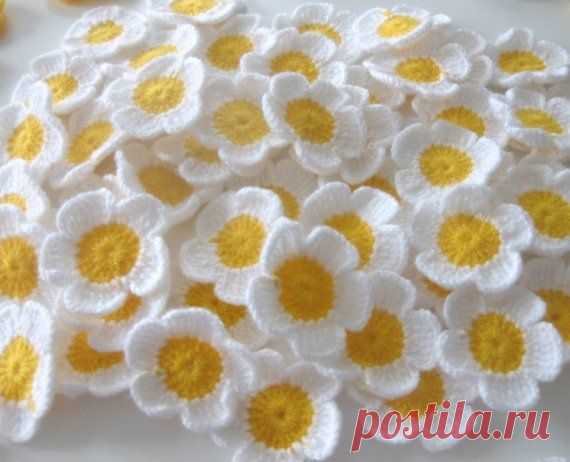 Crochet Flowers, 10 pieces , Daisy, White, Yellow, handmade, supplies…