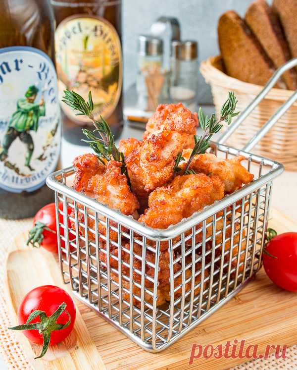 Куриные наггетсы с копченой паприкой на Вкусном Блоге Много лет прошло с тех пор, как я полюбила куриную грудку. Наши отношения начинались “Фу, какое сухое мясо!”, а переросли в такую многогранную историю, что можно только позавидовать. Сегодня я предлагаю приготовить из филе грудки ароматные наггетсы с копченой паприкой – хрустящие снаружи и сочные внутри. Готовить их предельно просто,…