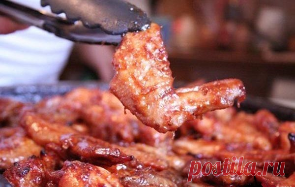 Оригинальные куриные крылышки в сливовом соусе удивят гурманов