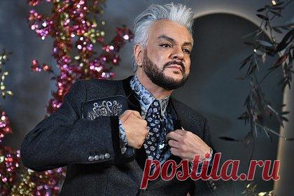 Киркоров вернется на телеэкраны после «голой вечеринки». Поп-певец Филипп Киркоров вернется на телеэкраны после участия в «голой вечеринке» блогерши Анастасии Ивлеевой. Артист появится в новом сезоне шоу «Маска» на телеканале НТВ в качестве председателя жюри. Для съемок артист надел костюм с галстуком и заявил, что оставил в прошлом наряды со стразами.