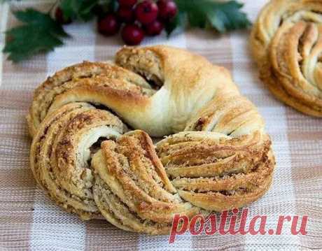 ​Слоеные плюшки с ореховой начинкой