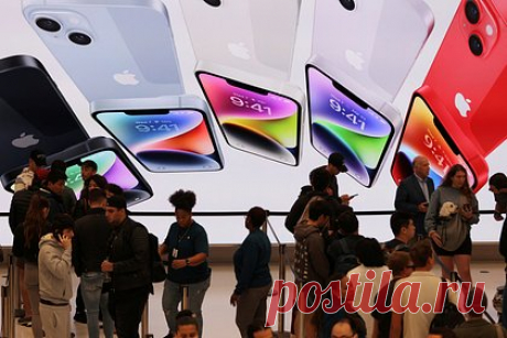 Apple отказалась от прямого использования российских металлов. В 2022 году американская корпорация Apple практически отказалась от использования вольфрама, тантала и золота от российских предприятий, исключение сделано только для вольфрама с завода «Молирен» в Московской области.