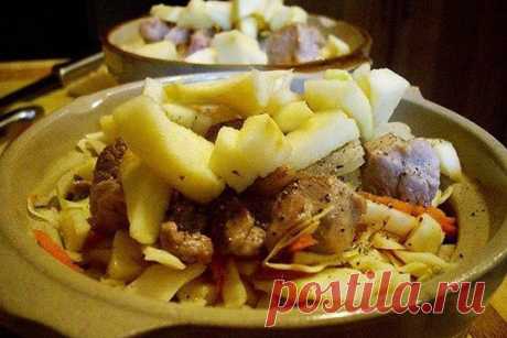 Капуста тушеная с мясом в горшочке