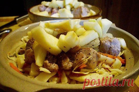 Капуста тушеная с мясом в горшочке