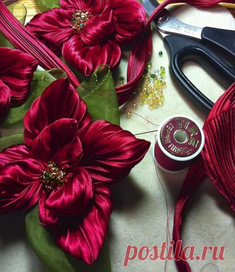Shibori Girl — Poinsettia Brooch Kit