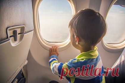 Пассажир пожаловался на худший полет в жизни с плачущим ребенком и вызвал гнев в сети