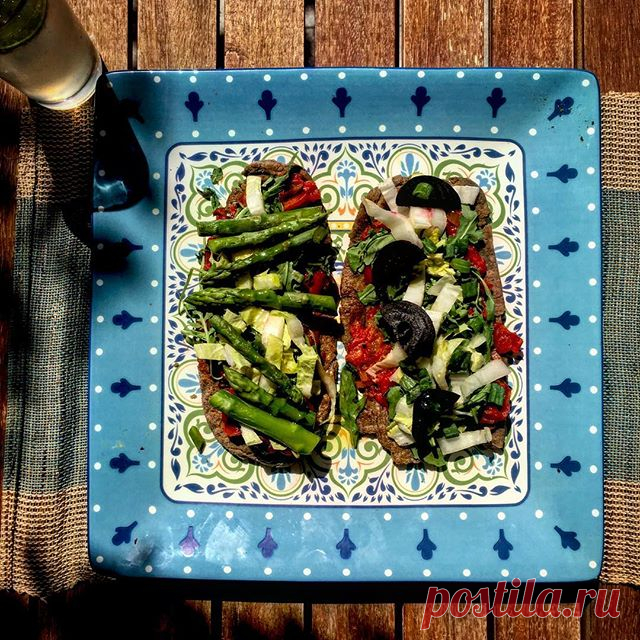 Inspired by @rebelrecipes I made Niki Webster’s easy, buckwheat pizzas today.
.

As a topping I used what I had in the fridge plus some asparagus I bought at our local s’market (couldn’t resist!)
.
.
Last week I batch cooked all the tomatoes left on our vines, added red onions and loads of basil - excessive, but it grows so well here.
.
This was the base then I piled on rocket - again, found everywhere here, & endive & left-over beetroot, spring onions. .
Asparagus, no bee...