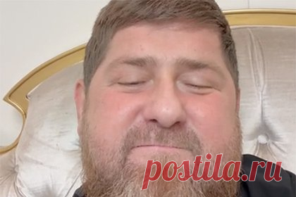 Кадыров ответил на вопрос об ухудшении здоровья. Глава Чечни Рамзан Кадыров ответил на вопрос об ухудшении состояния его здоровья. Об этом он рассказал в ходе прямого эфира, который проводился на его странице в Telegram. Вопросы зачитывал министр информации Чеченской Республики Ахмед Дудаев. «Пока я живой и здоровый», — сказал руководитель региона.