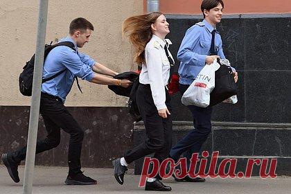 Названы любимые занятия самых счастливых россиян. Россияне перечислили главные занятия, которые приносят им счастье. Самым любимым занятием они назвали сон, такой вариант назвали 63 процента респондентов. На второй строчке оказался прием пищи с 51 процентами голосов, на третьей — живое общение. Оно оказалось самым приятным занятием для 49 процентов опрошенных.