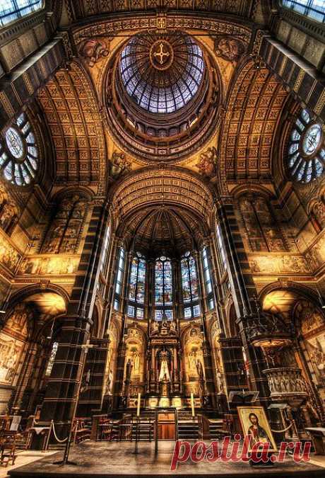 St.Nicolaaskerk (church) Amsterdam  Amsterdam, Netherlands  https://www.travelandtransitions.com/destinations/destination-advice/europe | Aimee Blenker приколол(а) это к доске Dream vacation spots