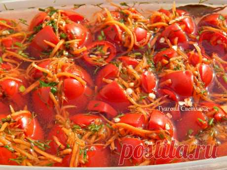 Помидоры ,фаршированные корейской морковью.

Ингредиенты:
Помидоры 1,5 кг(у меня сорт сливки)
морковь 2 шт.
чеснок 1 головка
зелень 1 пучок 
соль 1/2 ч.л. для начинки

для рассола: 
вода 1л
соль 1,5 ст.л.
сахар 2 ст.л.
уксус 2 ст.л.
лавровый лист, 
перец горошком , 
острый перец 4-5 колечек с семенами.

Приготовление:
     Помидоры промыть, сделать крестообразный надрез не до конца .
Морковь натереть на терке для корейской моркови, чеснок очистить и пропустить через пресс,...