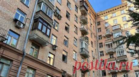 В Москве капитально отремонтируют дом в стиле неоклассицизма в Хамовниках. В Москве стартовал капитальный ремонт дома в Хамовниках, построенного в 1957 году по индивидуальному проекту в стиле советского неоклассицизма. Читать далее