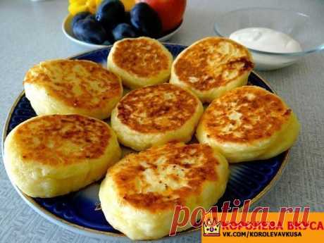 БАНАНОВЫЕ СЫРНИКИ.

Очень вкусные, нежные, деткам нравится. Можно полить любым вареньем, сиропом или подать со сметаной.

ИНГРЕДИЕНТЫ
Показать полностью…