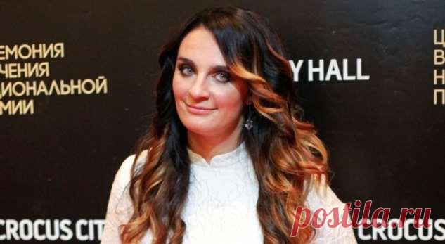 «Где таких красивых делают?» Поклонники 43-летней Елены Ваенги пришли в восторг от ее нового образа . Милая Я