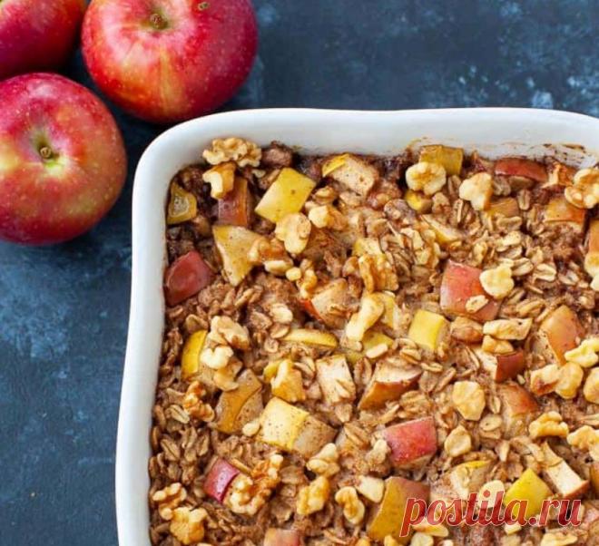 Запекаю овсянку с яблоками в духовке: таким завтраком можно наслаждаться неделю