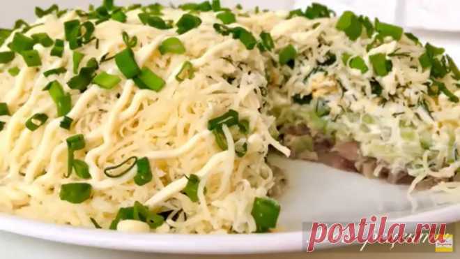 Салат "ФАНТАЗИЯ". Новый вкус сельди под шубой.
сельдь (филе) 1 шт
картофель 1 шт
яйца 3 шт
твердый сыр 150 г
огурец свежий 2 шт
зеленый лук 50 г
укроп 30 г
майонез 200 г