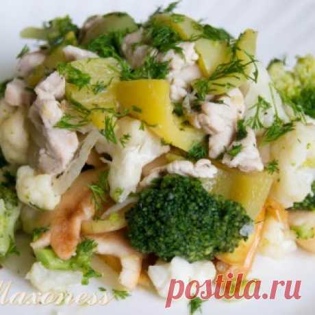 Индейка с овощами и яблоками