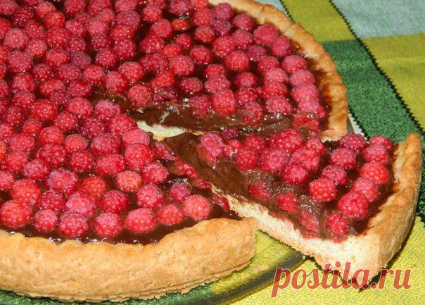 Пирог с малиной и шоколадом