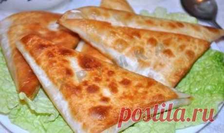 Быстрые пирожки с сыром и ветчиной