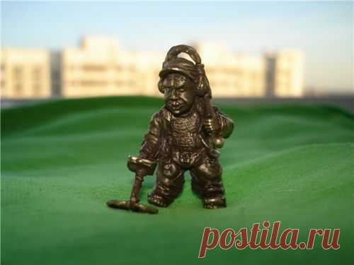 Фигурка копателя