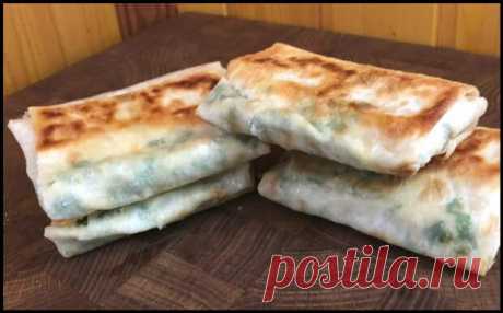 НЕВЕРОЯТНО ВКУСНЫЕ И ХРУСТЯЩИЕ КОНВЕРТИКИ ИЗ ЛАВАША ДЛЯ БЫСТРОГО ПЕРЕКУСА - Вкус жизни - медиаплатформа МирТесен Когда хочется чем-нибудь перекусить, я делаю вот такие конвертики из тонкого лаваша. Поделюсь своим способом приготовления. Потрясающе ароматные и нежные конвертики из лаваша с сыром и зеленым луком на сковороде. Простые в приготовлении, ароматные и очень вкусные! РЕЦЕПТ Потребуется: 1