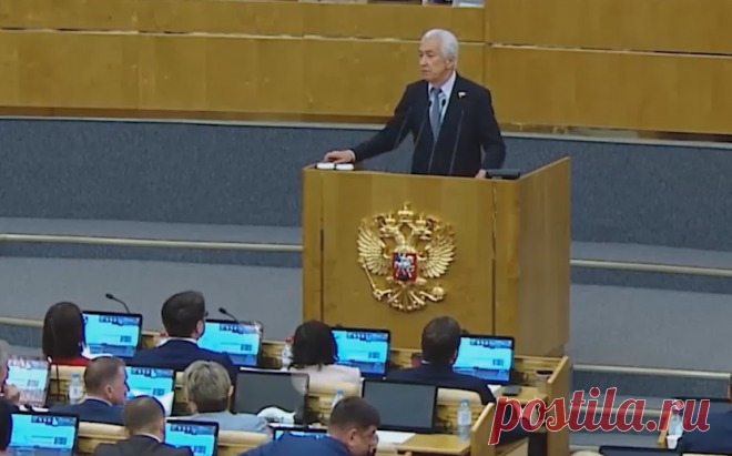 Валентина Терешкова почувствовала себя плохо на заседании Госдумы. Первая женщина-космонавт и депутат Госдумы 88-летняя Валентина Терешкова почувствовала себя плохо во время пленарного заседания Госдумы, трансляция заседания велась на официальном сайте нижней палаты парламента.