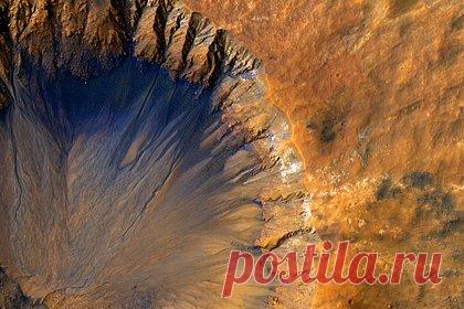 Определен срок появления речных долин на Марсе. Ученые Планетологического института определили сроки формирования сетей марсианских долин, образованных проточной водой. Предполагается, что размыв происходил очень медленно и мог занять сотни миллионов лет. Это объясняется либо наличием больших валунов в русле рек, либо редким возникновением потоков.